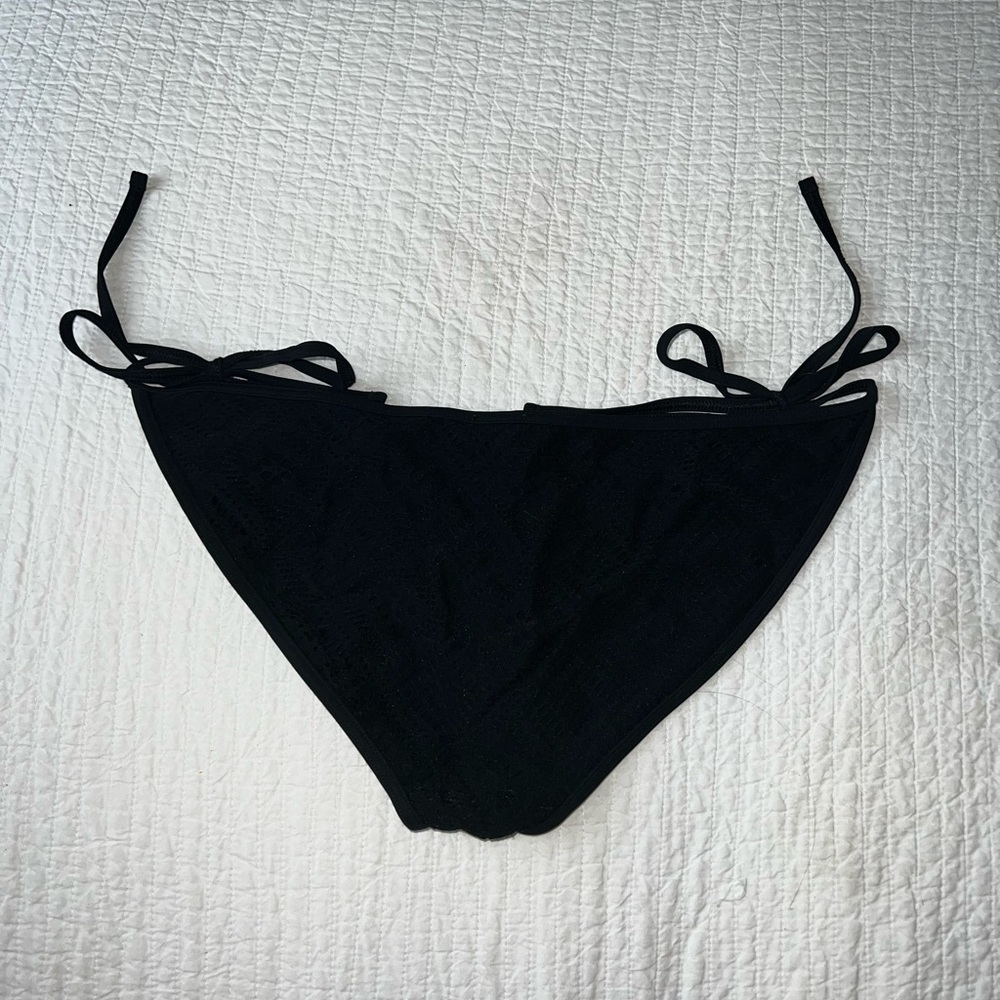 AERIE black swim bikini bottoms - size M